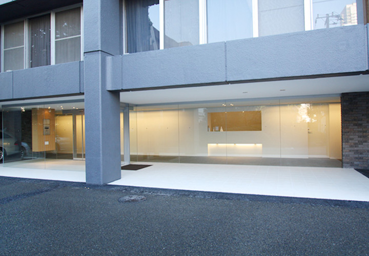 広々としたエントランスピロティー