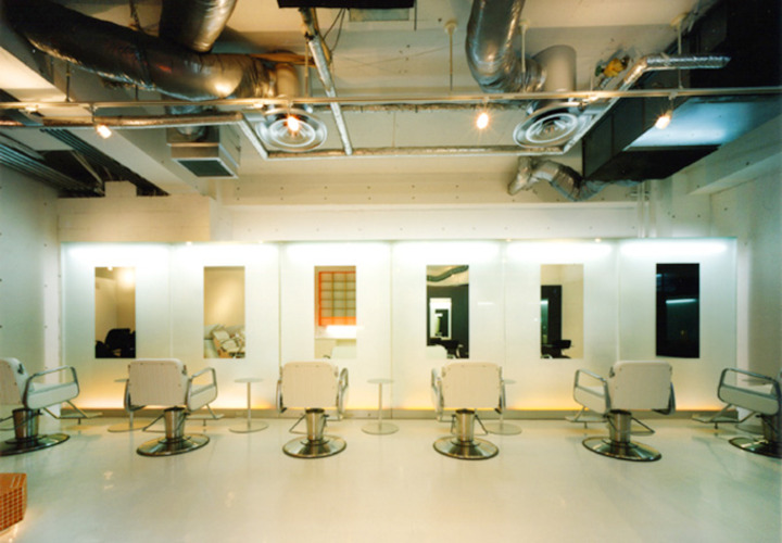 シンプル、スタイリッシュなカッティングスペース