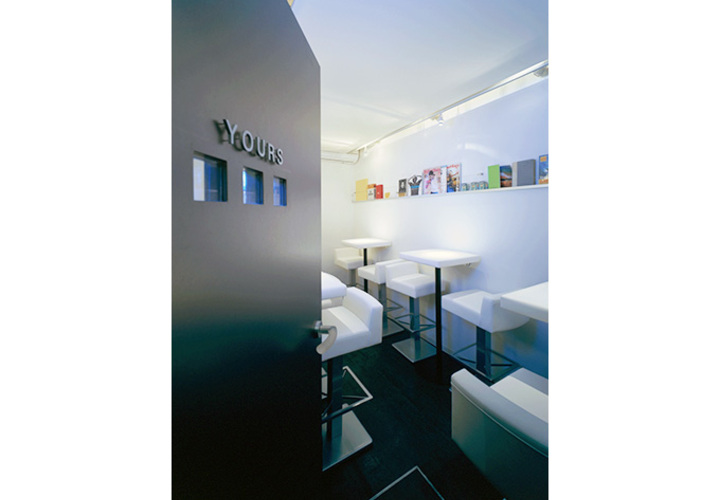 エントランスから店内