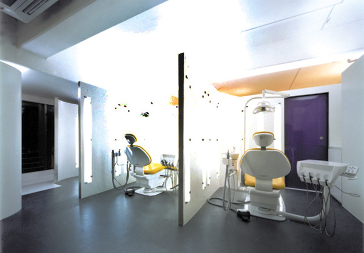 宇宙空間の様な診察室内