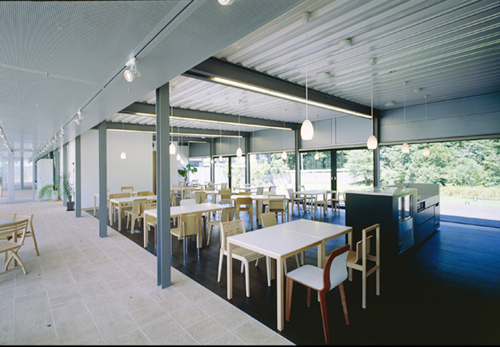 明るく開放的な空間