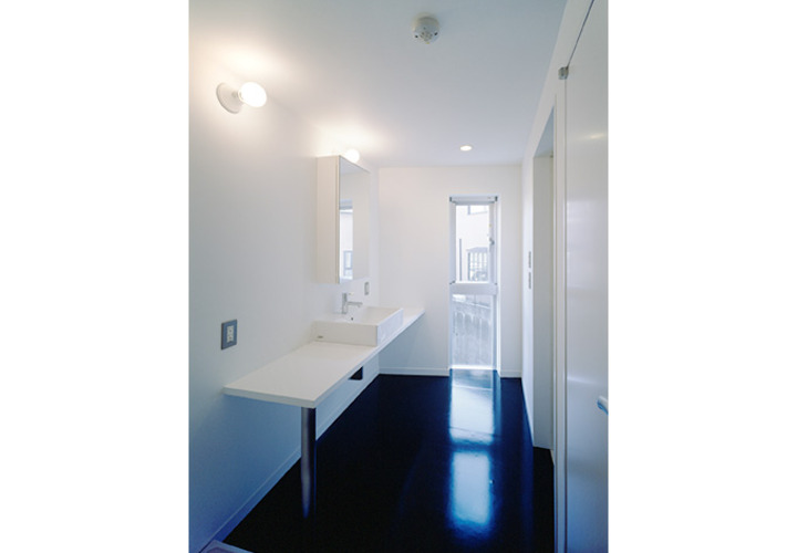 モノトーンカラーにより清潔感を演出