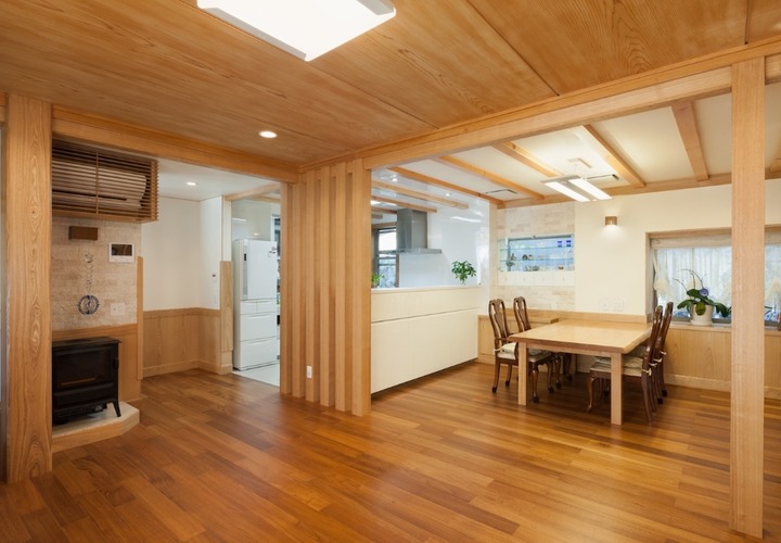 ナチュラルモダンな内装にどこかアンティークな雰囲気のldk Fevecasa フェブカーサ