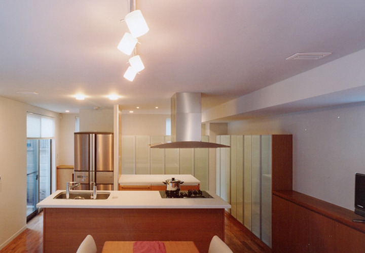 家族を見渡せるオープンキッチン