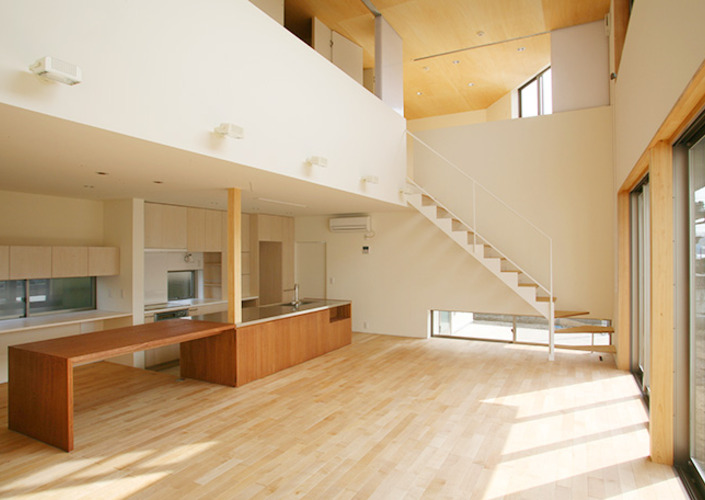 庭に向かって開いた家