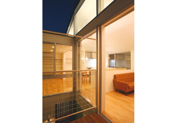 柔らかな灯りが灯るLDK