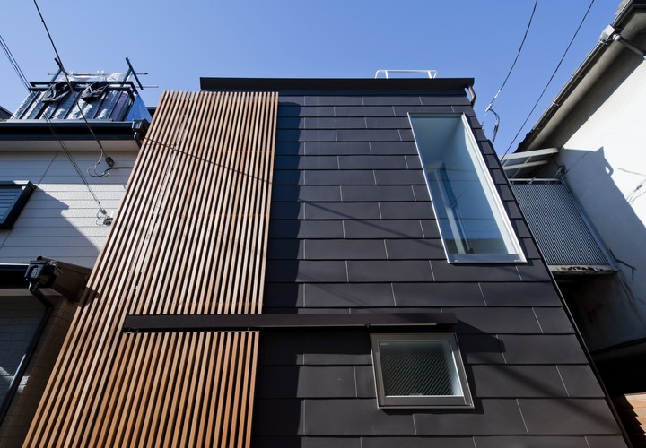 外観からは想像できない開放的な室内