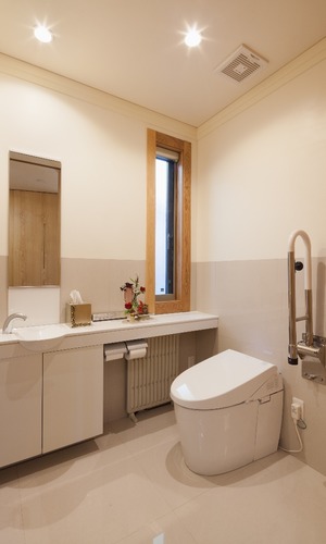 広く使いやすいバリアフリーのトイレ