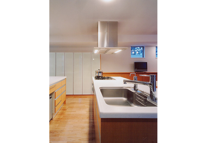 使い勝手を重視した広々キッチン