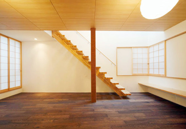 吹き抜けから降る光