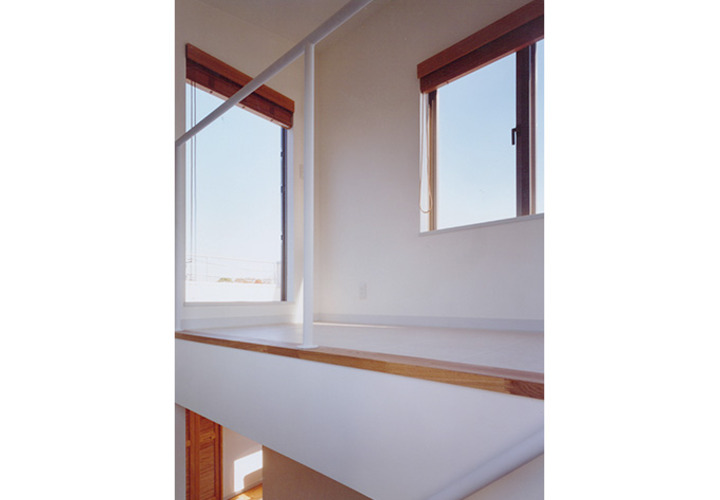 眺めのよい吹き抜け廊下