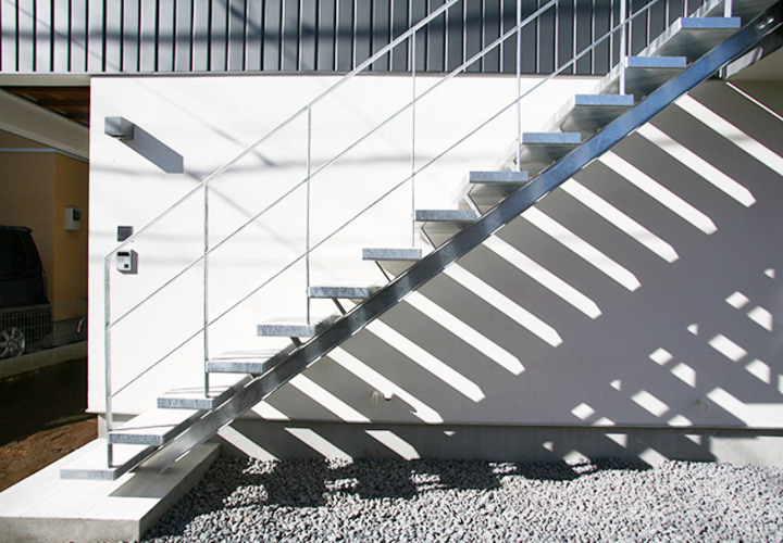 スタイリッシュな鉄製階段