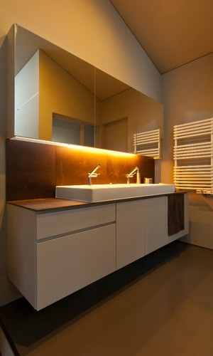 ディテールにこだわってシンプルで上質なイメージの洗面台