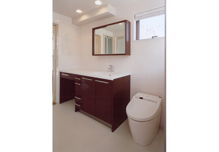 洗面化粧台のあるトイレ