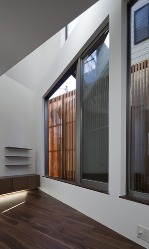 リビングへ日差しを導く光井戸