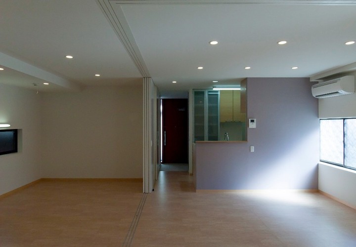 部屋を仕切っても必要な明かりが点けられるムード満点なダウンライト