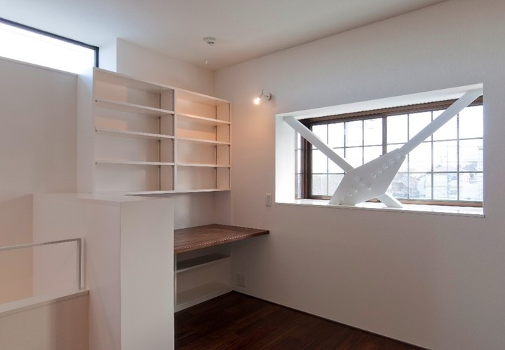 耐震補強のブレースが部屋のアクセントに