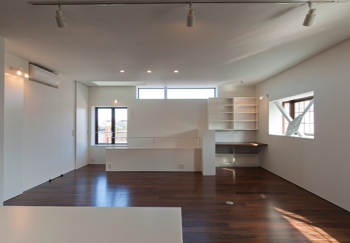 広いLDKの一角に書斎コーナー