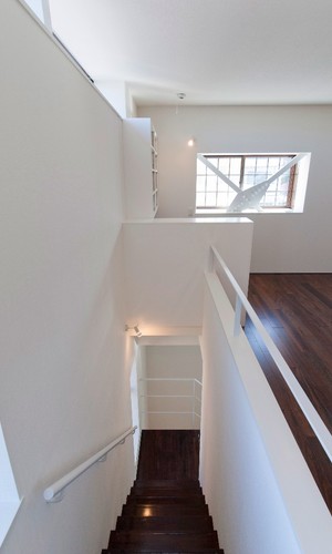 3階の子世帯LDKへと続く階段スペース