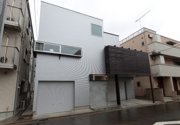 コンクリート打ちっぱなしをイメージした木造3階の外観デザイン