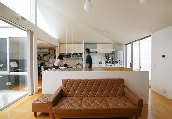 ソファを配置したリビング