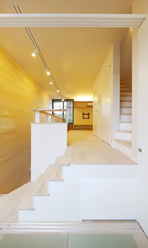 中2階からリビングを見る