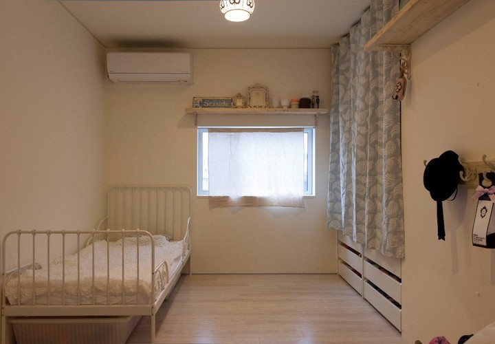 インテリアでシンプルガーリーな子ども部屋
