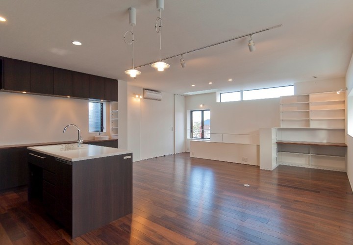 書斎に洗面といろいろと盛り込んで使い勝手の良いLDK