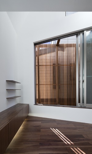 隣家と接近していてもプライバシーを守る工夫