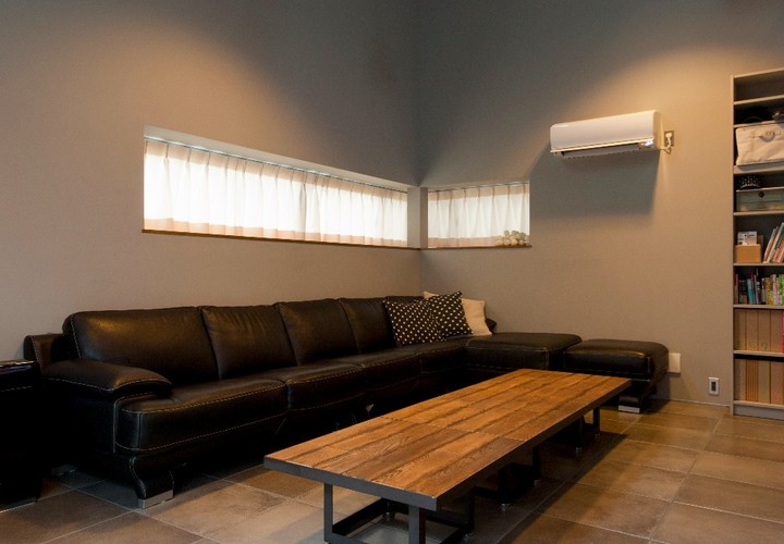 ハイサイド窓で効果的に光と風を取り込む