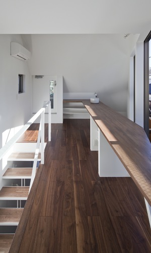 書斎や子どもの勉強机にもなるワークスペース