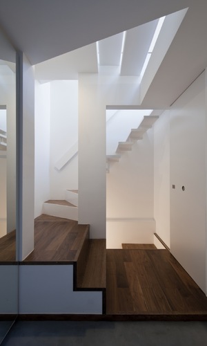 シンプルで美しいミニマルデザインな玄関