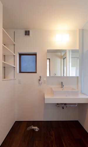 機能的でシンプルなデザインの洗面スペース