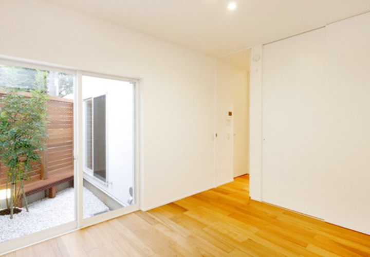 寝室から眺める中庭