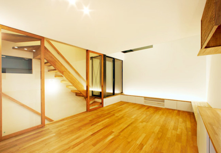 内外に連続する照明