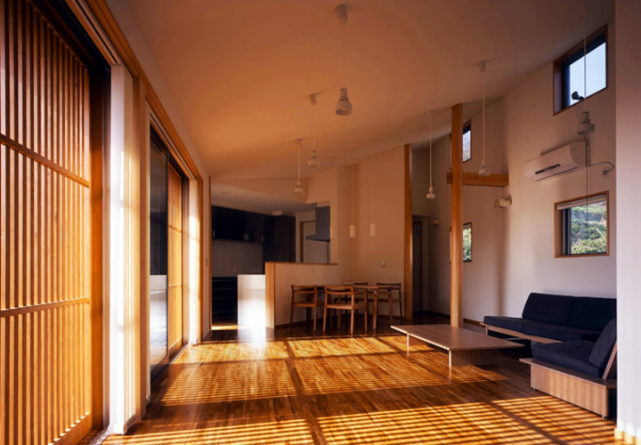 尾道 くの字の平屋　居間・食堂