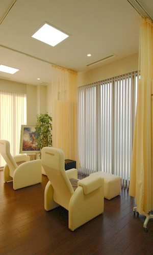 くつろいだ雰囲気で治療を受けられる診療スペース