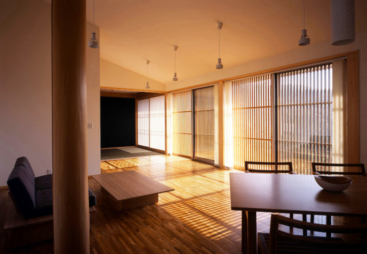 尾道 くの字の平屋　居間・食堂