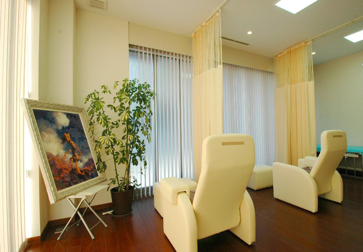 座り心地の良い診療台で治療の間もリラックス