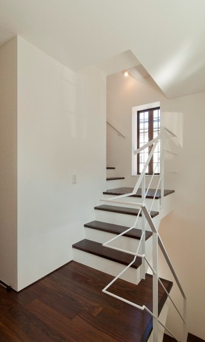 本当に使う人に使いやすい階段の手すりのデザイン