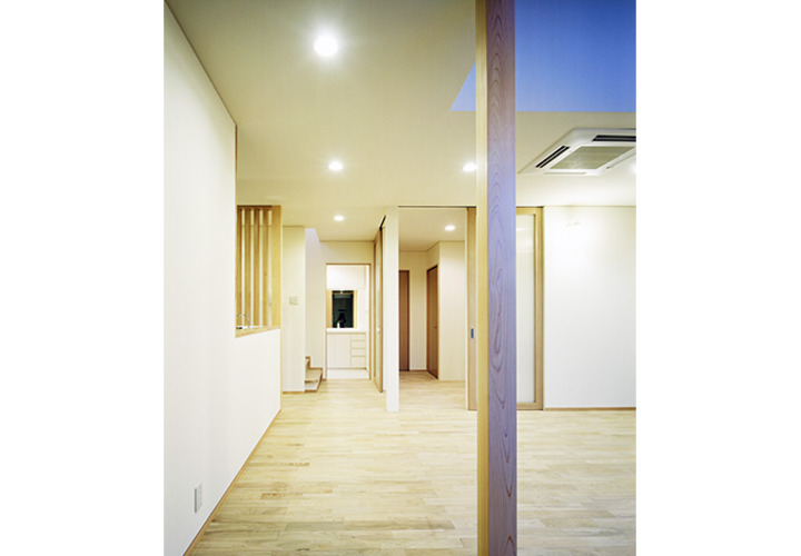 無垢材のぬくもりを感じるリビング