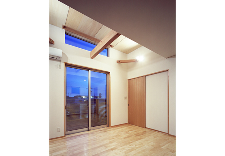 ハイサイドライトから光が差し込む