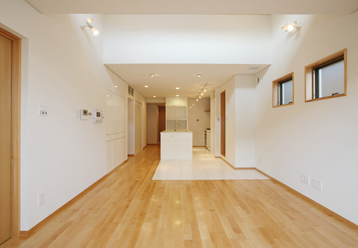 無垢材の床で優しい印象のLDK