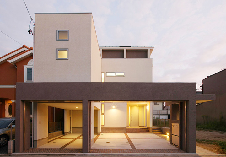 奥行きを感じる外観