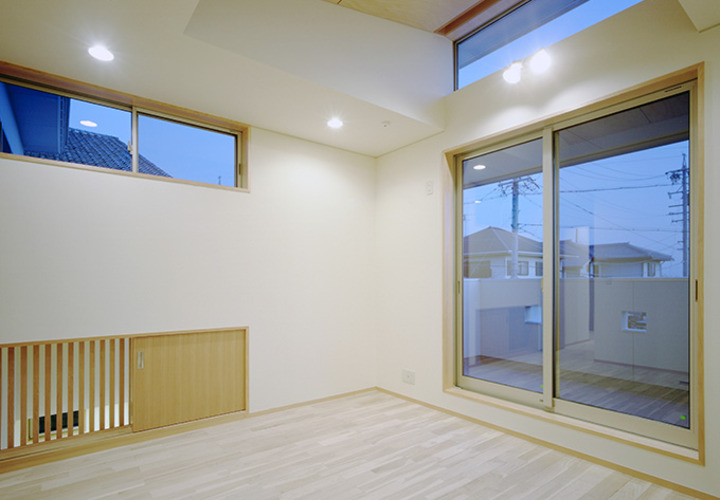 天井高のある2階洋室