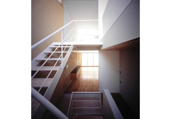オープンな空間で閉塞感を感じさせない階段スペース