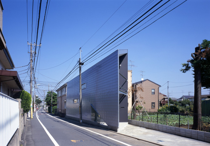 前面道路からの視線が気にならないプライバシーを確保した外観