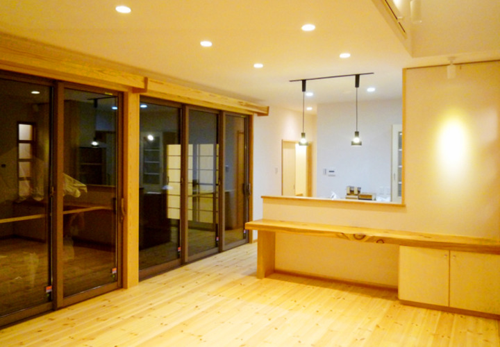 南側には大きな開口を設けました