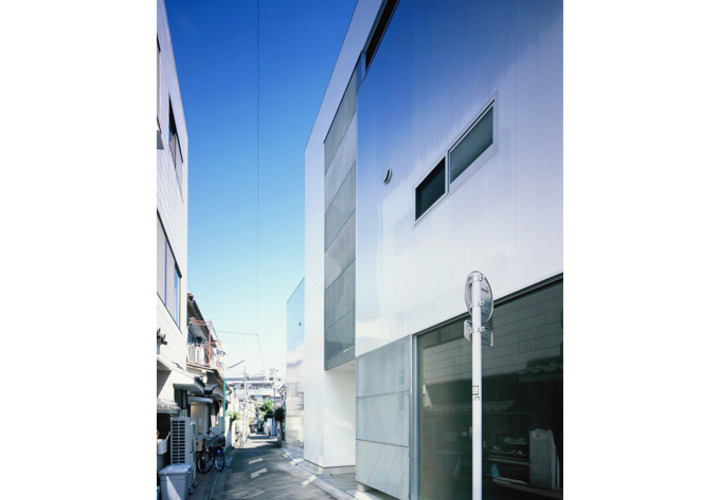 街並みと溶け込む外観