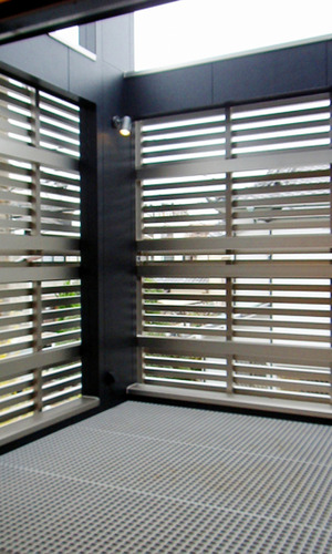 吹き抜けの中のテラスです